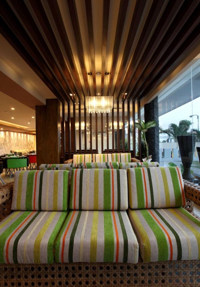 Sun Royal Hotel Kuta Lombok Buitenkant foto