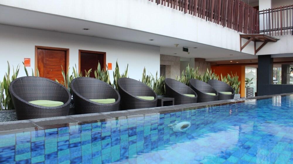 Sun Royal Hotel Kuta Lombok Buitenkant foto